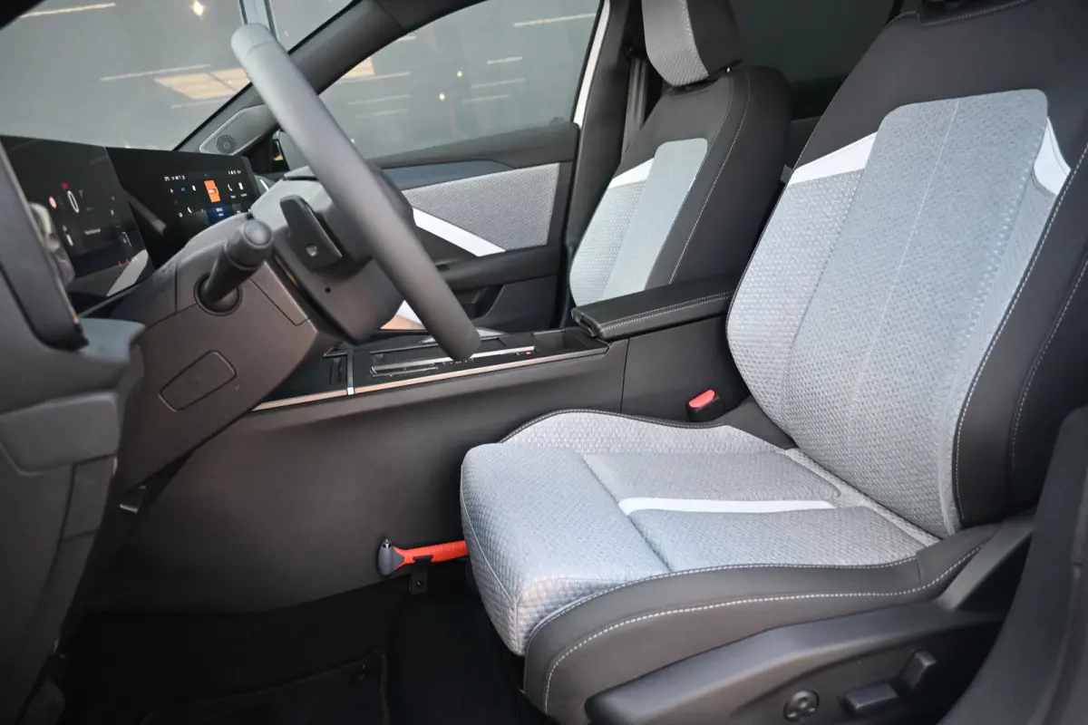 58 kWh Business Edition Tot 8 Jaar Garantie! | Adaptive Cruise | Elektr. Comfortstoelen | Stuur/Stoelverwarming | Navigatie | Achteruitrijcamera |