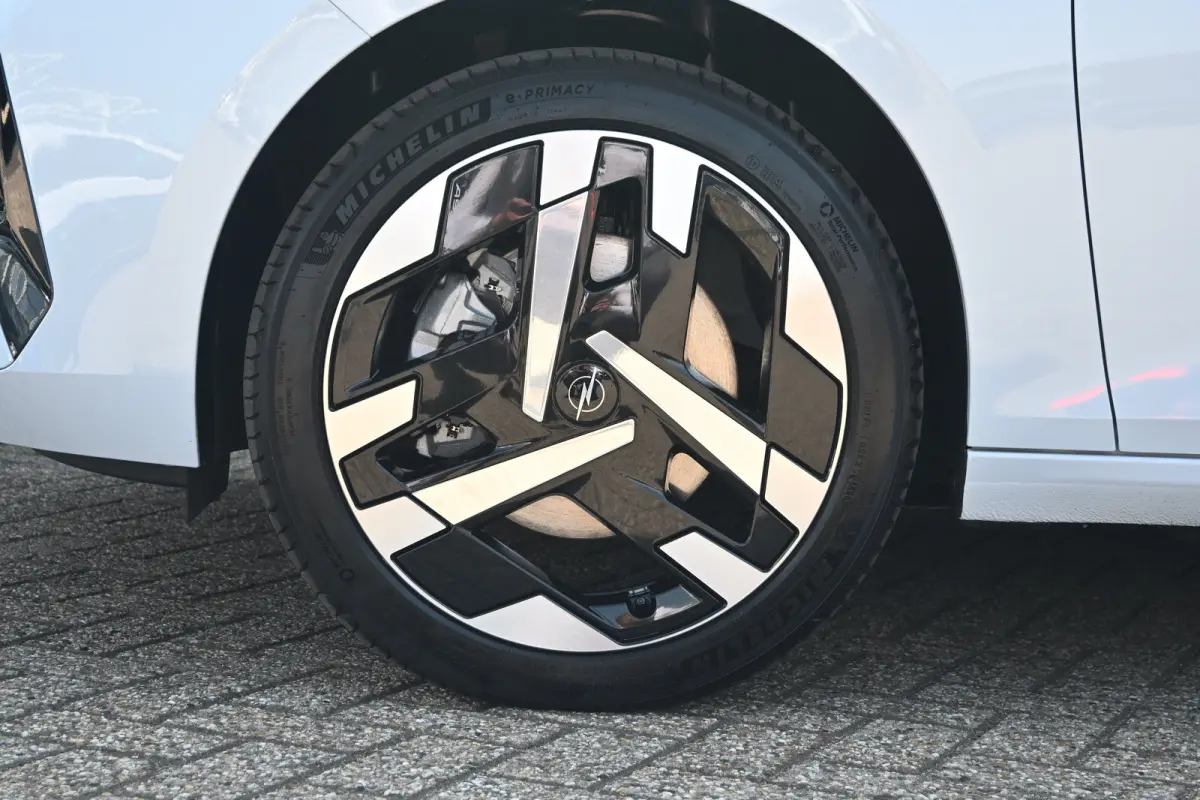 58 kWh Business Edition Tot 8 Jaar Garantie! | Adaptive Cruise | Elektr. Comfortstoelen | Stuur/Stoelverwarming | Navigatie | Achteruitrijcamera |