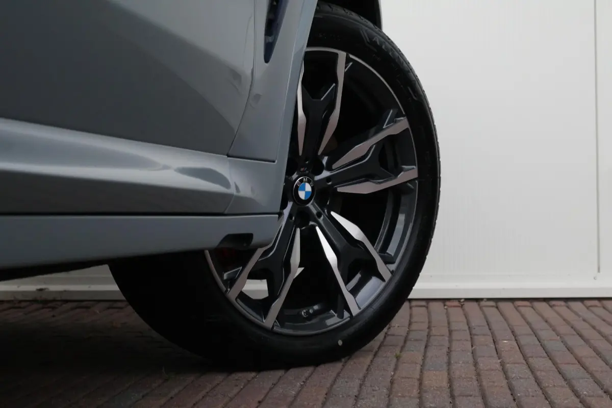 M40i High Executive | Panorama Dak | trekhaak | Elektr. Stoelen | Laserlight | Driving Assistant Professional | Harman Kardon | Verwarmde Stoelen Voor/Achter | Verwarmd Stuurwiel | Head-Up |