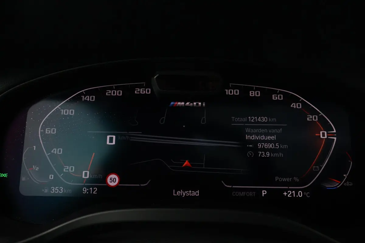 M40i High Executive | Panorama Dak | trekhaak | Elektr. Stoelen | Laserlight | Driving Assistant Professional | Harman Kardon | Verwarmde Stoelen Voor/Achter | Verwarmd Stuurwiel | Head-Up |