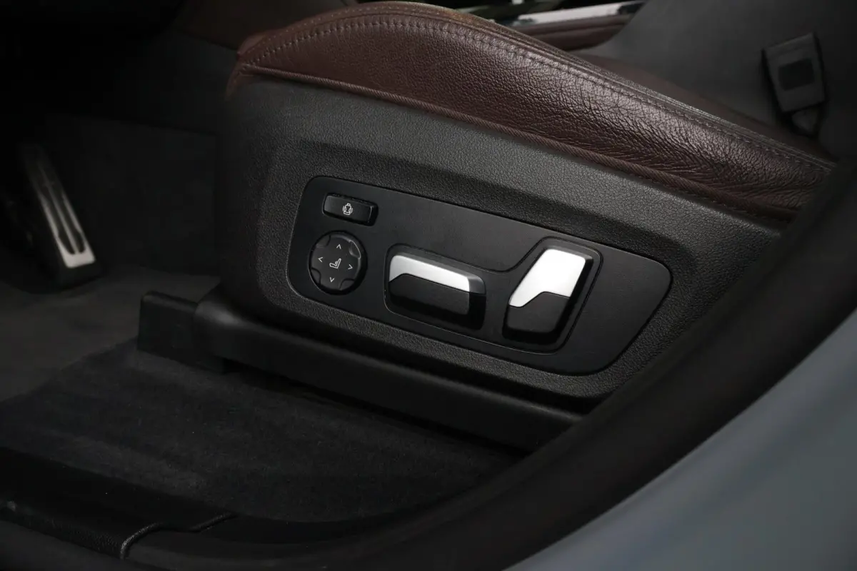 M40i High Executive | Panorama Dak | trekhaak | Elektr. Stoelen | Laserlight | Driving Assistant Professional | Harman Kardon | Verwarmde Stoelen Voor/Achter | Verwarmd Stuurwiel | Head-Up |