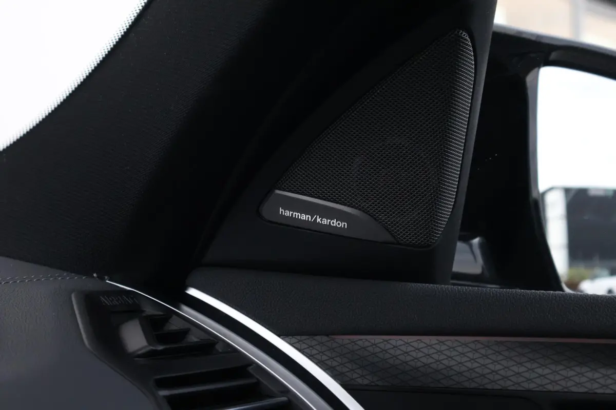 M40i High Executive | Panorama Dak | trekhaak | Elektr. Stoelen | Laserlight | Driving Assistant Professional | Harman Kardon | Verwarmde Stoelen Voor/Achter | Verwarmd Stuurwiel | Head-Up |