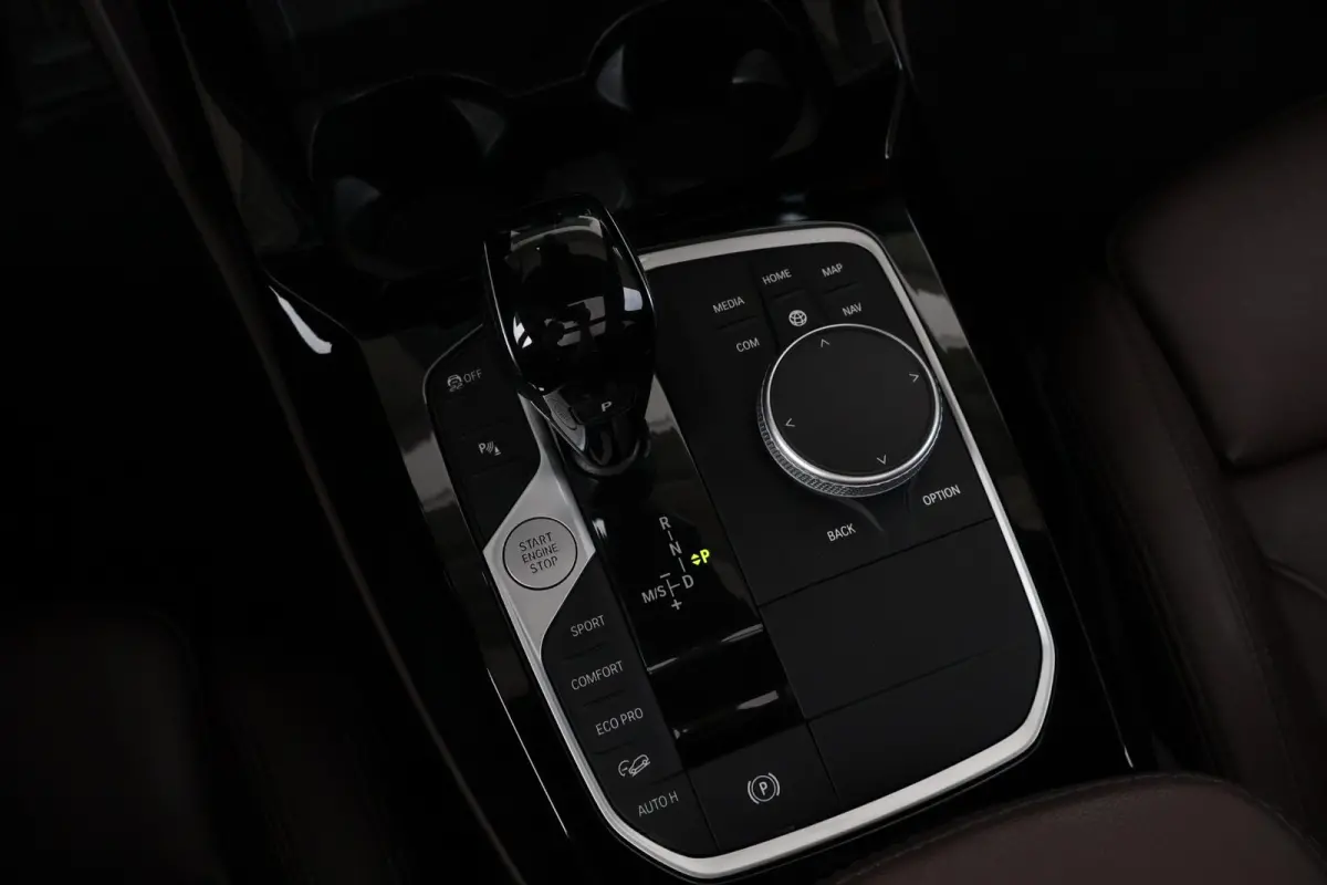 M40i High Executive | Panorama Dak | trekhaak | Elektr. Stoelen | Laserlight | Driving Assistant Professional | Harman Kardon | Verwarmde Stoelen Voor/Achter | Verwarmd Stuurwiel | Head-Up |