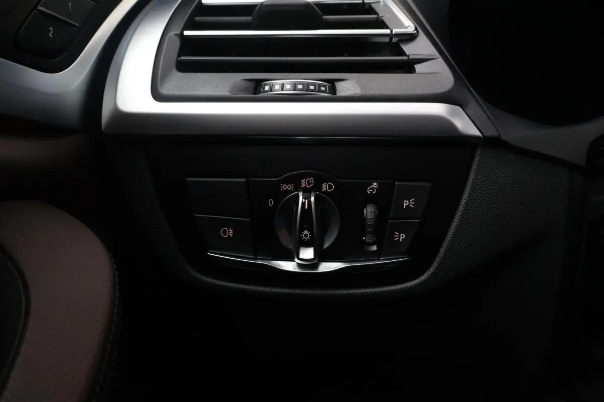 M40i High Executive | Panorama Dak | trekhaak | Elektr. Stoelen | Laserlight | Driving Assistant Professional | Harman Kardon | Verwarmde Stoelen Voor/Achter | Verwarmd Stuurwiel | Head-Up |