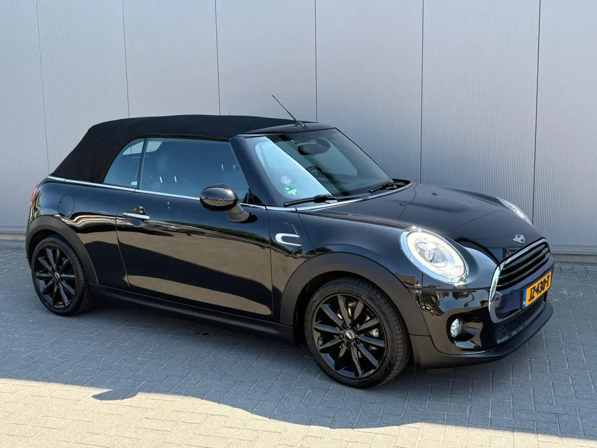 1.5i 136PK Chili Serious Business Cabrio/ Parkeersensoren/ Navigatie