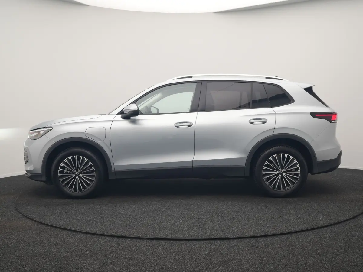 1.5 eHybrid PHEV 204pk | Trekhaak Af Fabriek | Adaptive Cruise | Camera | Sportstoelen Verwarmd | BLIS | Sfeerverlichting | Stuurverwarming | Apple Carplay | IQ Drive | Navigatie | Virtual |