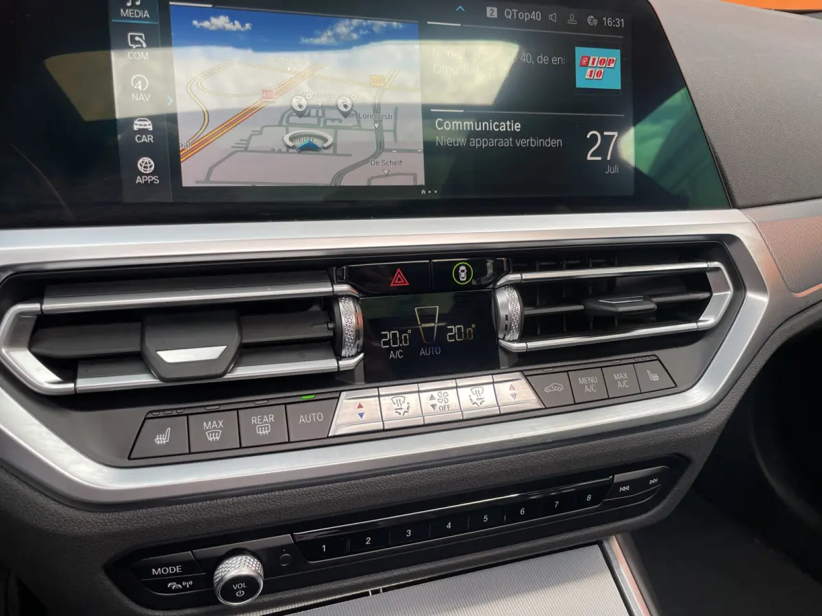 Touring 330e 292pk M-Sport | Pano | Trekhaak | Adap. Cruise | HUD | Stoelverwarming | BLIS |