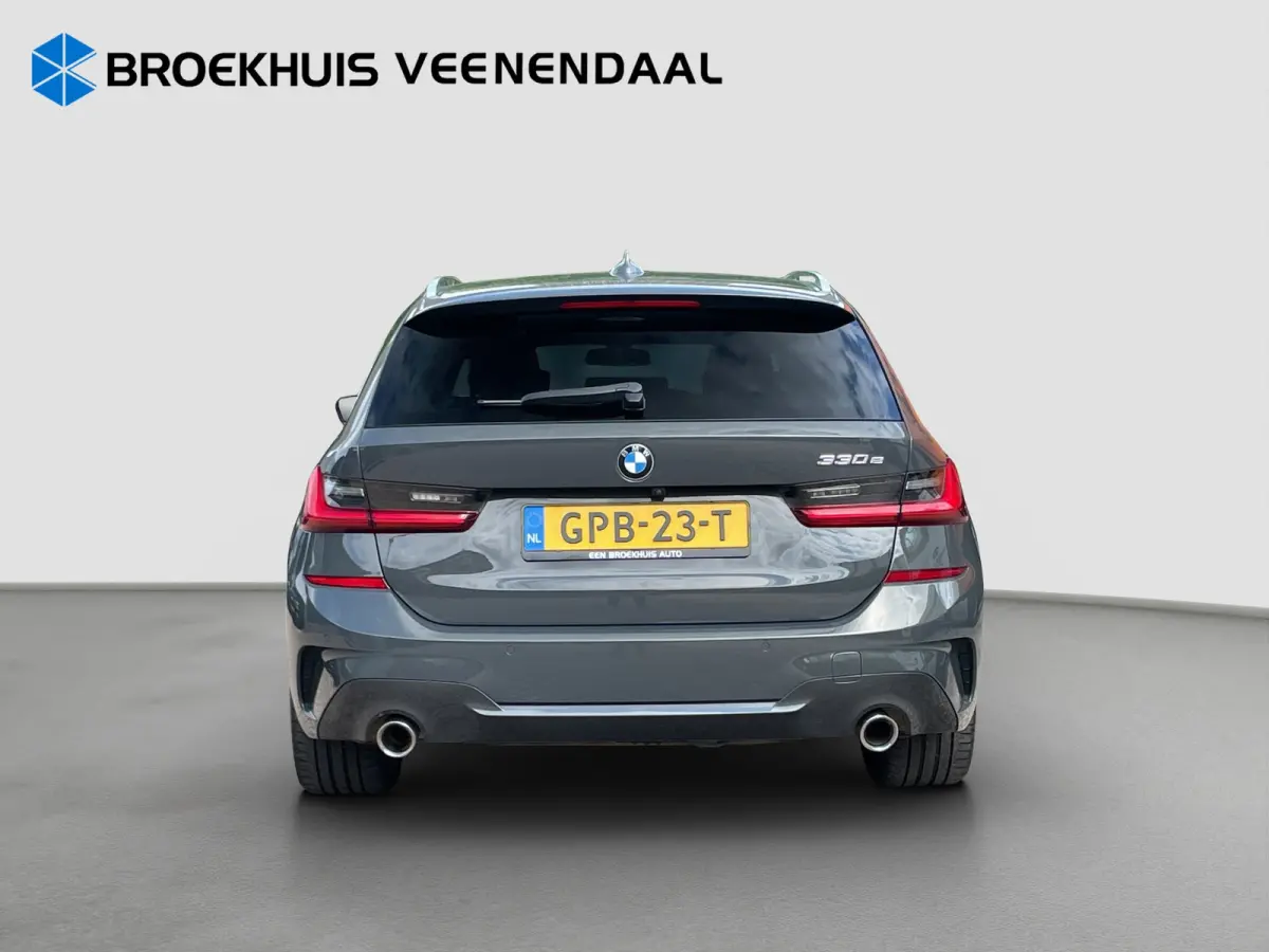 Touring 330e 292pk M-Sport | Pano | Trekhaak | Adap. Cruise | HUD | Stoelverwarming | BLIS |