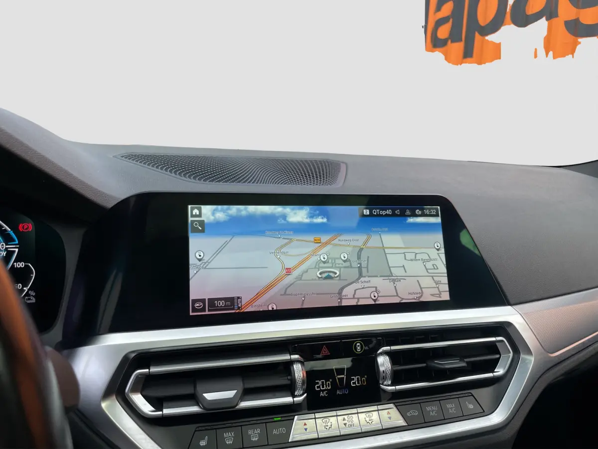 Touring 330e 292pk M-Sport | Pano | Trekhaak | Adap. Cruise | HUD | Stoelverwarming | BLIS |
