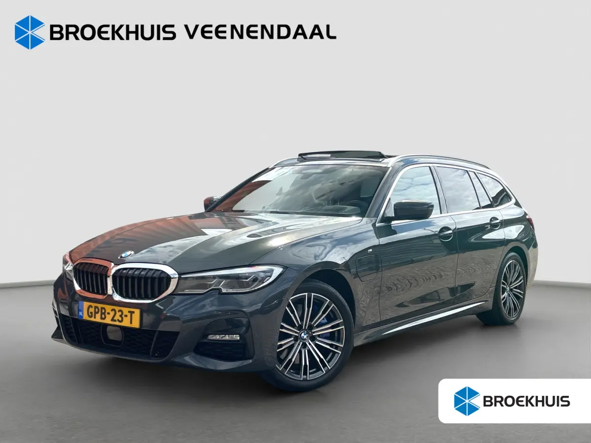 Touring 330e 292pk M-Sport | Pano | Trekhaak | Adap. Cruise | HUD | Stoelverwarming | BLIS |