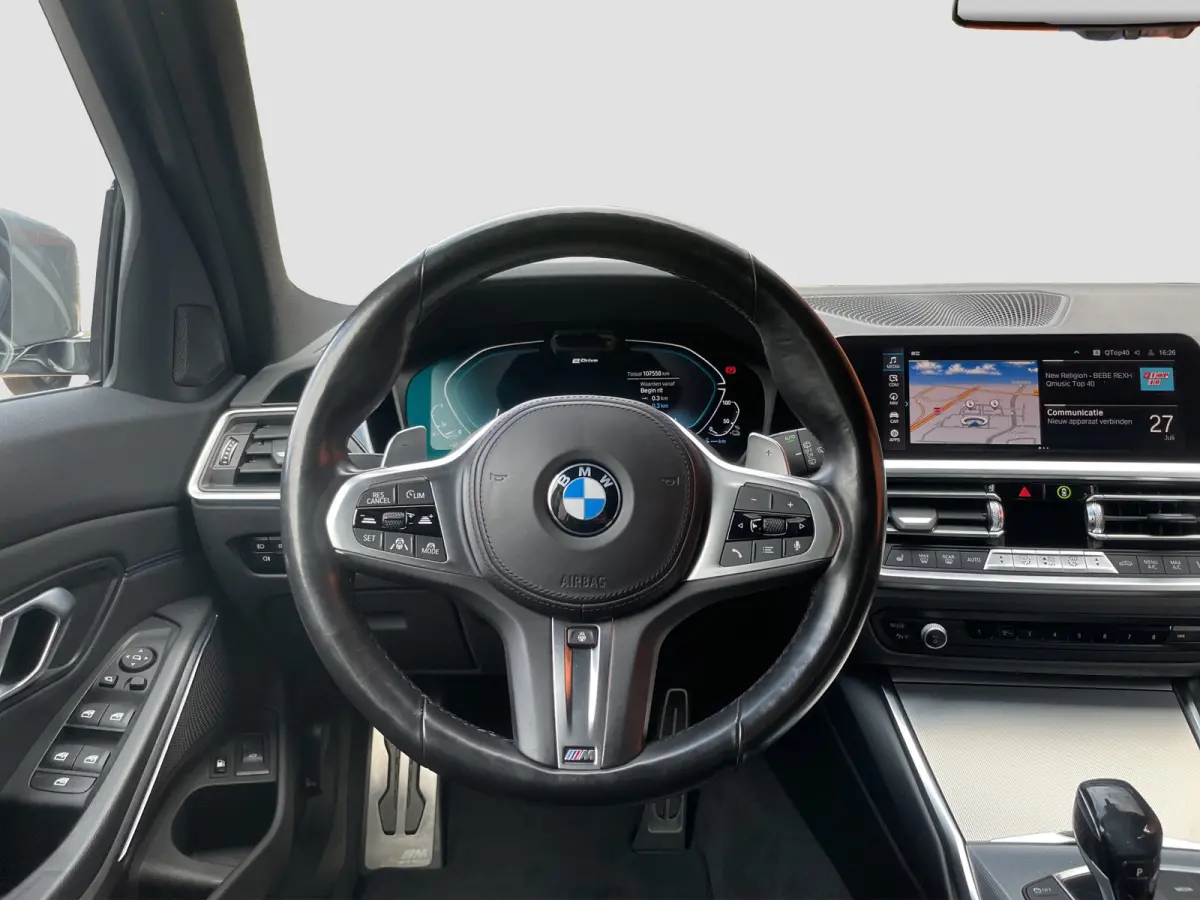 Touring 330e 292pk M-Sport | Pano | Trekhaak | Adap. Cruise | HUD | Stoelverwarming | BLIS |