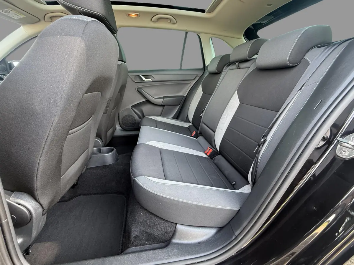 1.2 TSI Greentech JOY / Nieuwe Beurt bij Aflevering / Panorama-Pack / Stoelverwarming / PDC / Bluetooth / Alcantara / Cruise Control / Navigatie /