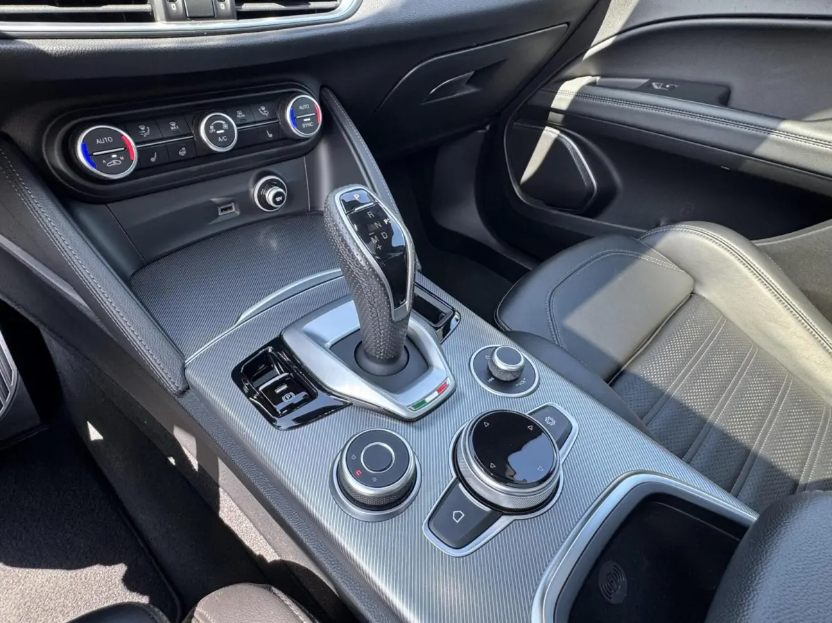 2.0t Q4 Veloce my22, BTW, 21 inch, Misano