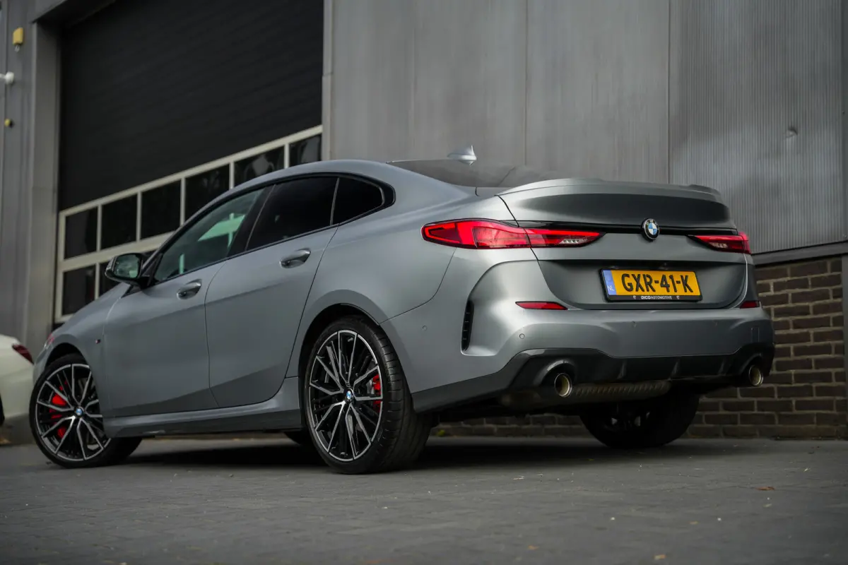 220i 179 pk M-Sportpakket / Frozen-Grey/ Pano-Dak/ Harman&Kardon/ Individual/ Keyless/ Camera/ Memory/ Adapt.Cruise/ Stoel+Stuurverw./ 19''LMV