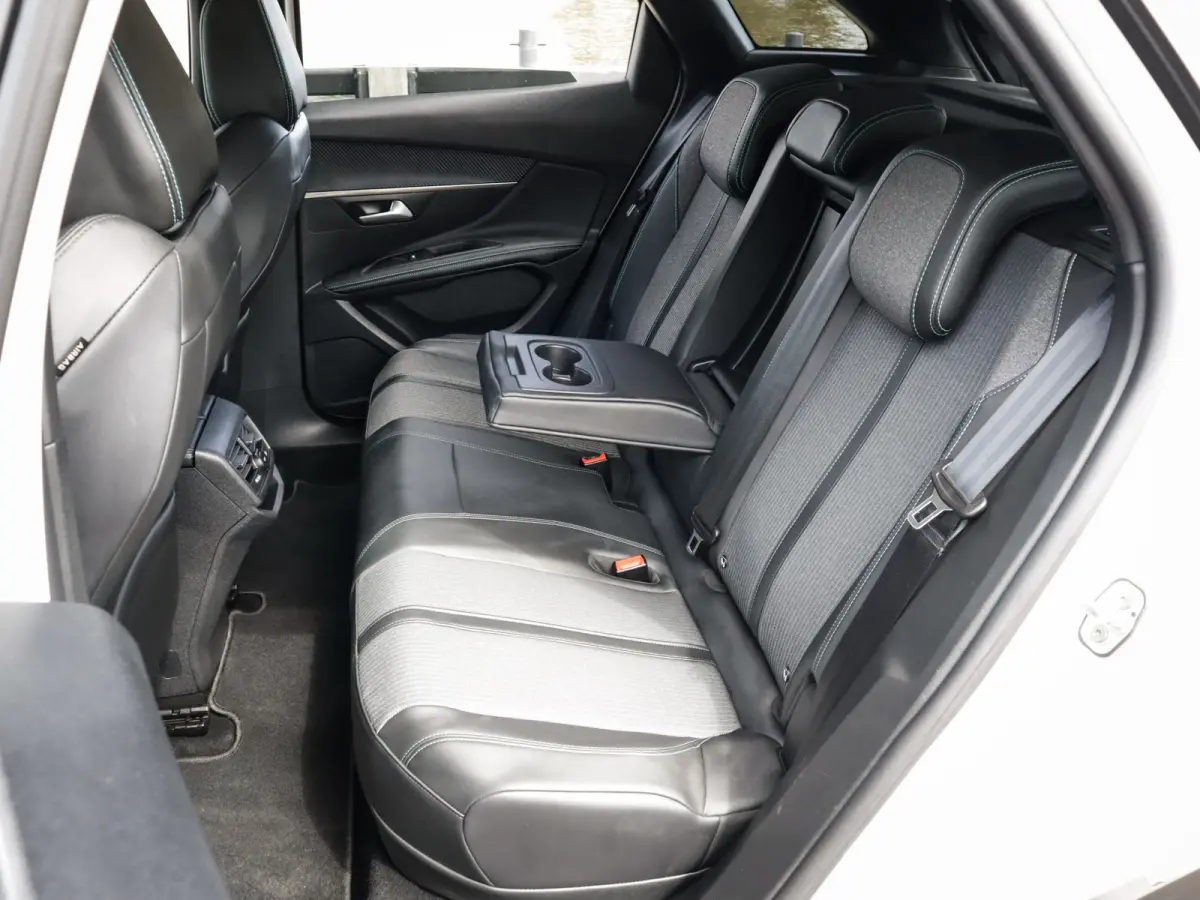 1.6 HYbrid 225 Blue Lease Allure 1e-Eig. & Dealer-Onderh. BOVAG-Garantie. NL-Auto.