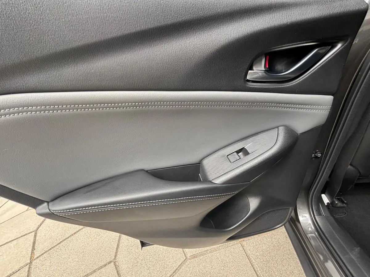 2.0 SkyActiv-G 121 Luxury | ALLES aan deze auto is SUPER , KM-Stand, Kleur , Uitvoering en NIEUWSTAAT