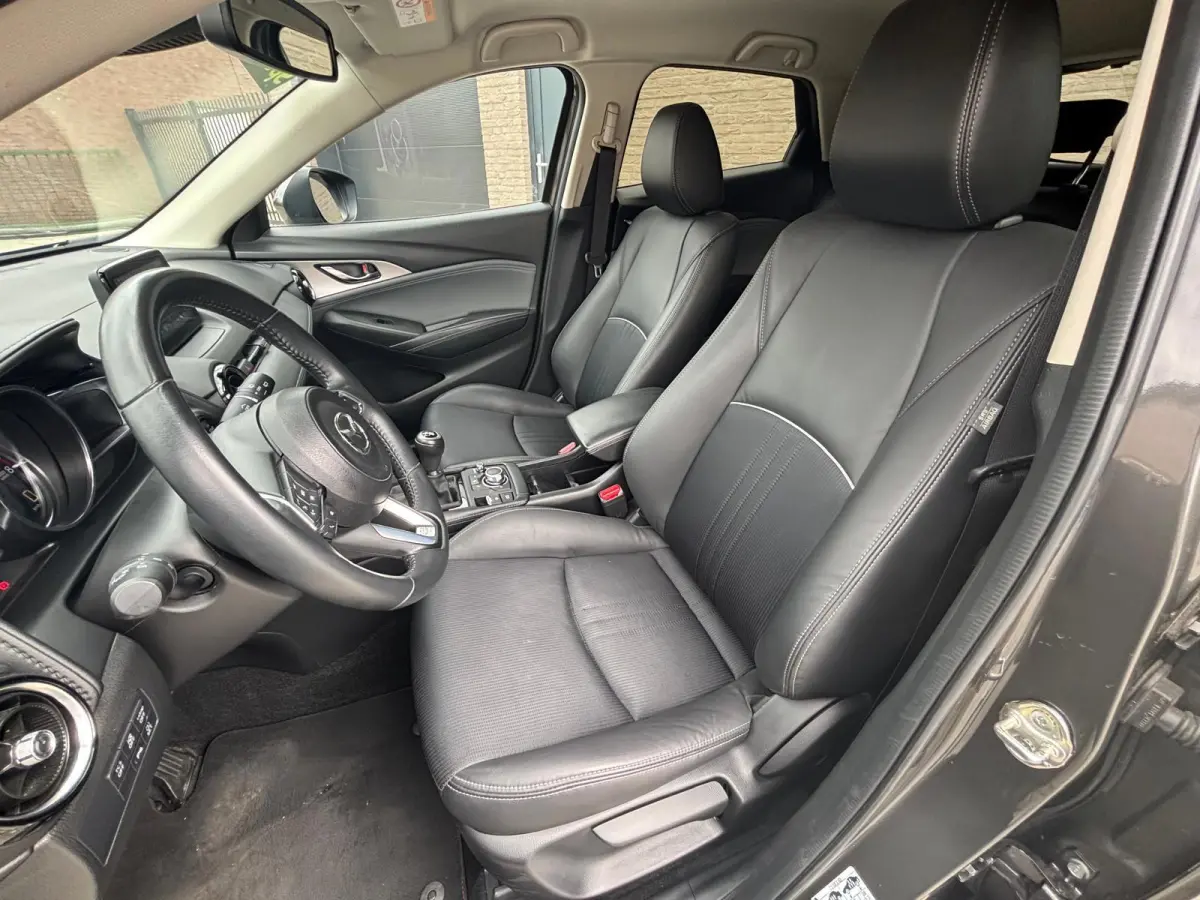 2.0 SkyActiv-G 121 Luxury | ALLES aan deze auto is SUPER , KM-Stand, Kleur , Uitvoering en NIEUWSTAAT