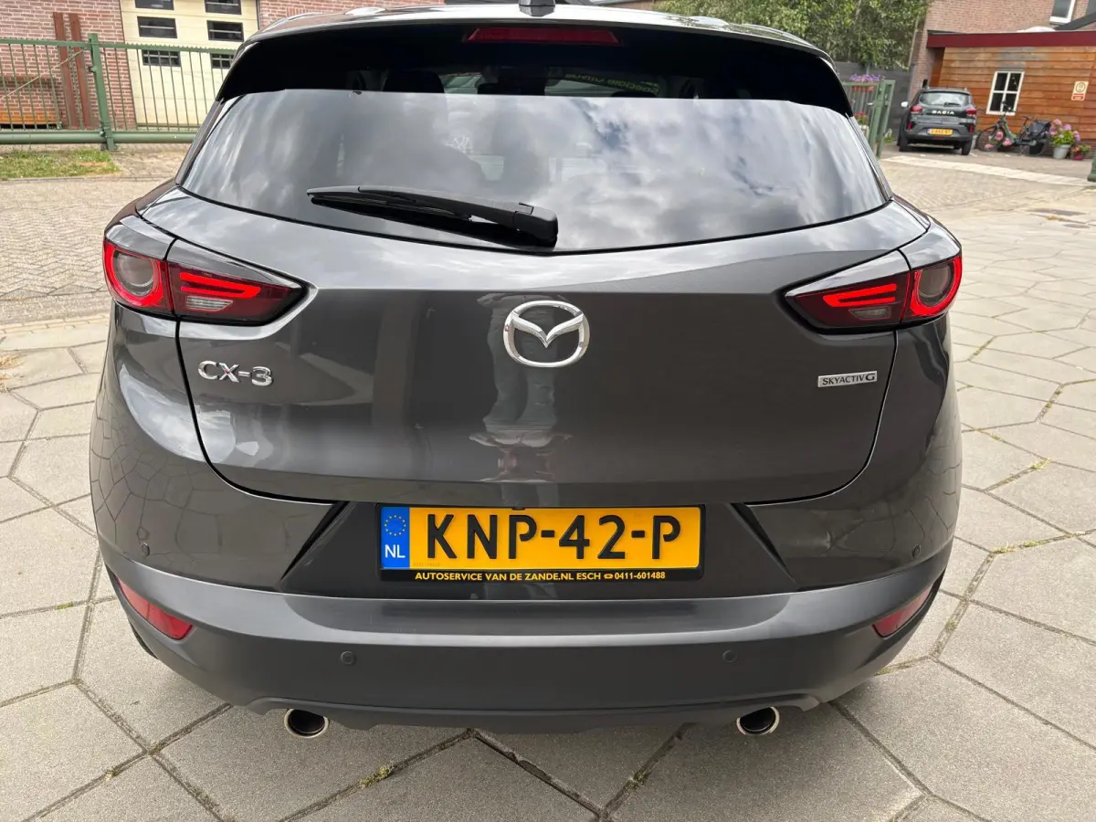 2.0 SkyActiv-G 121 Luxury | ALLES aan deze auto is SUPER , KM-Stand, Kleur , Uitvoering en NIEUWSTAAT