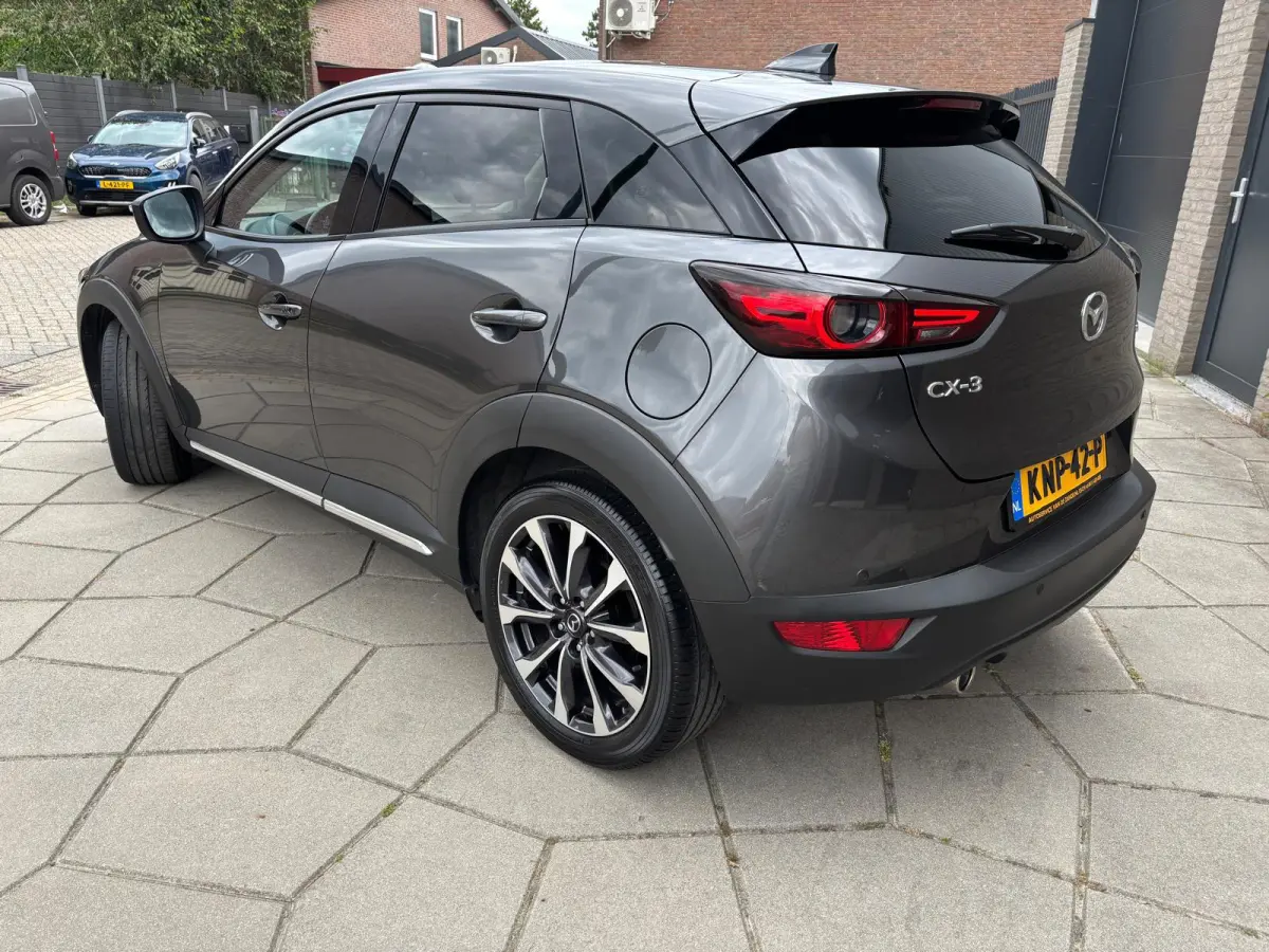 2.0 SkyActiv-G 121 Luxury | ALLES aan deze auto is SUPER , KM-Stand, Kleur , Uitvoering en NIEUWSTAAT