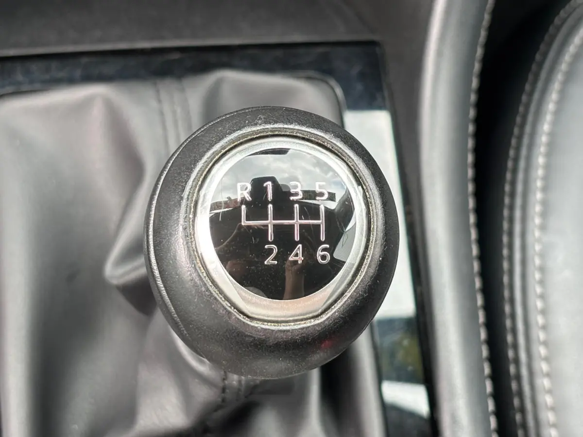 2.0 SkyActiv-G 121 Luxury | ALLES aan deze auto is SUPER , KM-Stand, Kleur , Uitvoering en NIEUWSTAAT