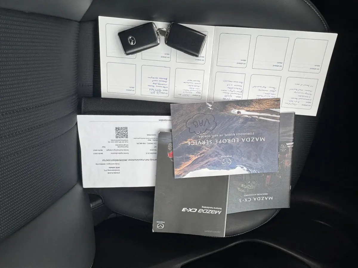 2.0 SkyActiv-G 121 Luxury | ALLES aan deze auto is SUPER , KM-Stand, Kleur , Uitvoering en NIEUWSTAAT