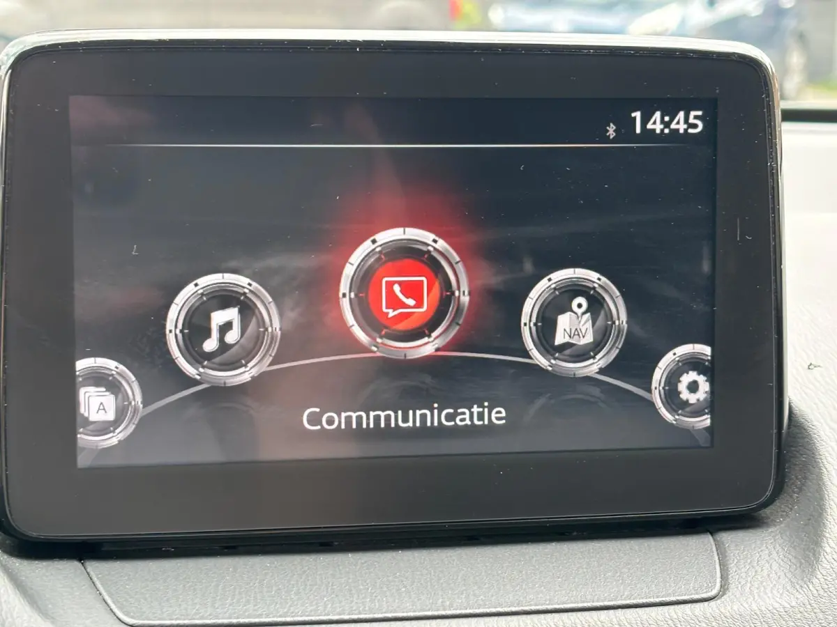 2.0 SkyActiv-G 121 Luxury | ALLES aan deze auto is SUPER , KM-Stand, Kleur , Uitvoering en NIEUWSTAAT