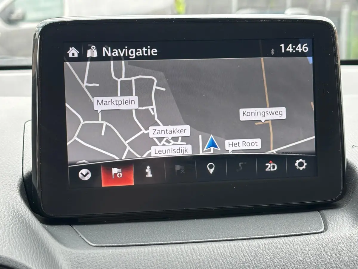 2.0 SkyActiv-G 121 Luxury | ALLES aan deze auto is SUPER , KM-Stand, Kleur , Uitvoering en NIEUWSTAAT