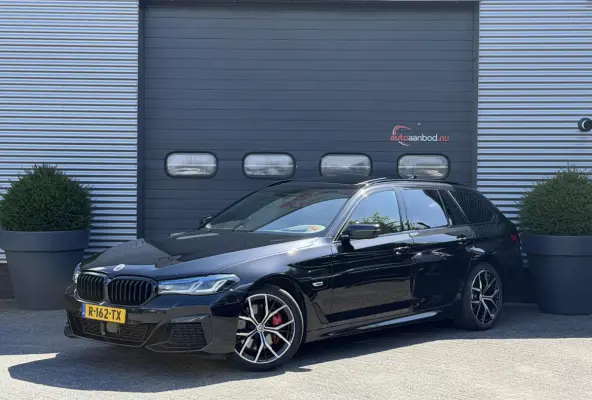 530e M-Sport | Panoramadak | Camera | Head-Up Display | Elektrische Trekhaak | Elektrische Achterklep |