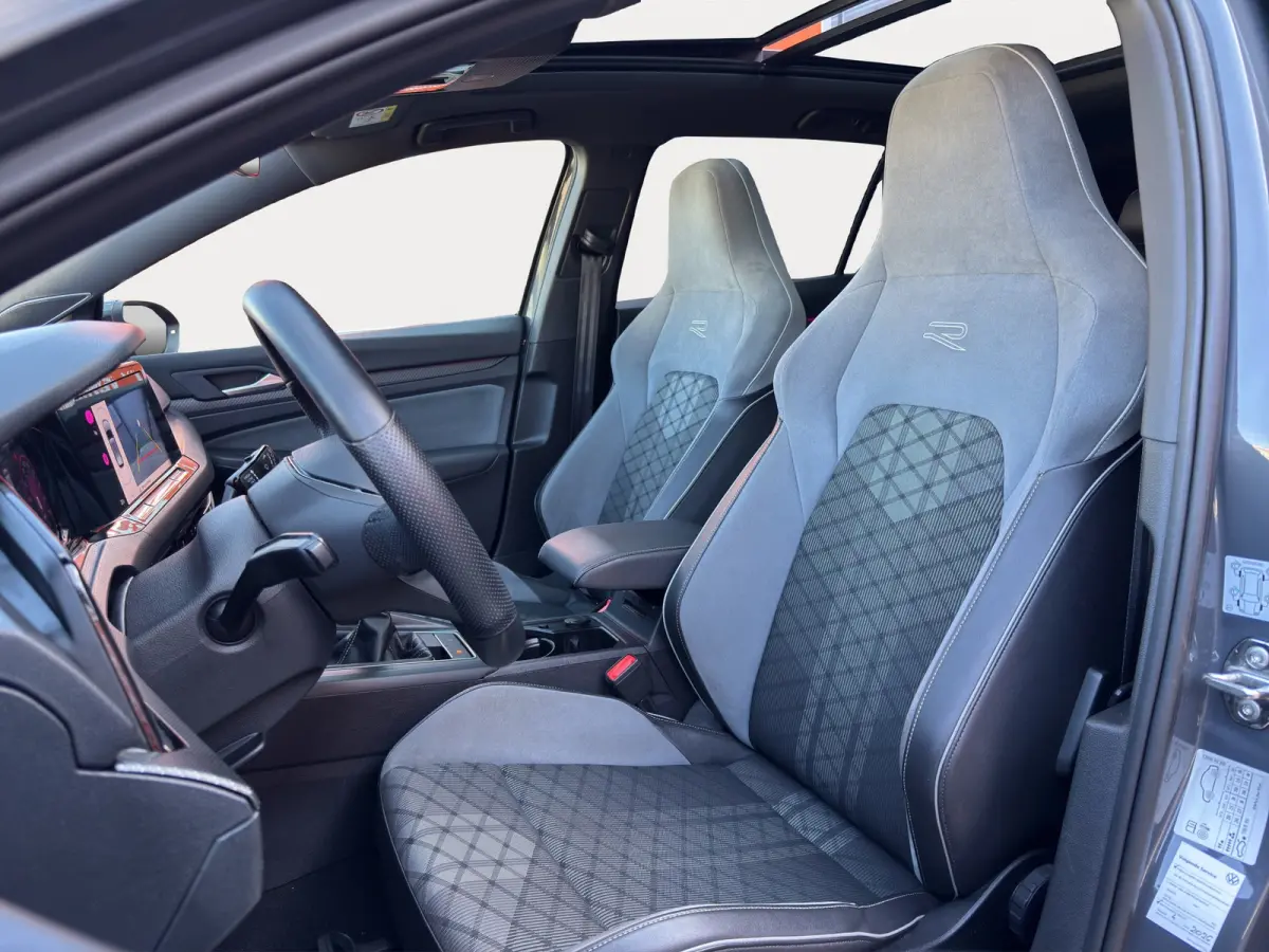 1.5 TSI R-Line | Trekhaak | Panoramadak | Premium audio | Achteruitrijcamera |
