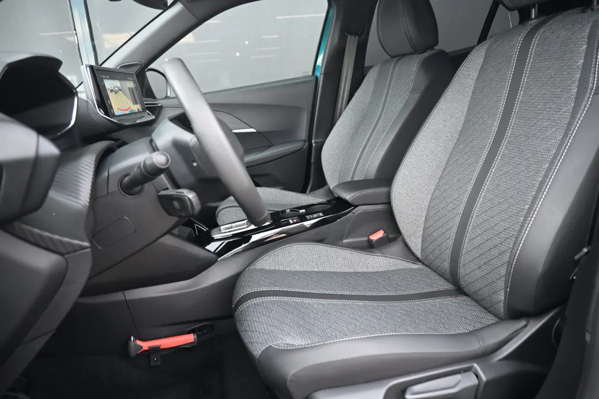 1.2 Hybrid 145 Allure Tot 8 Jaar Garantie! | Navigatie | Achteruitrijcamera | Draadloos Apple Carplay & Android Auto | !!