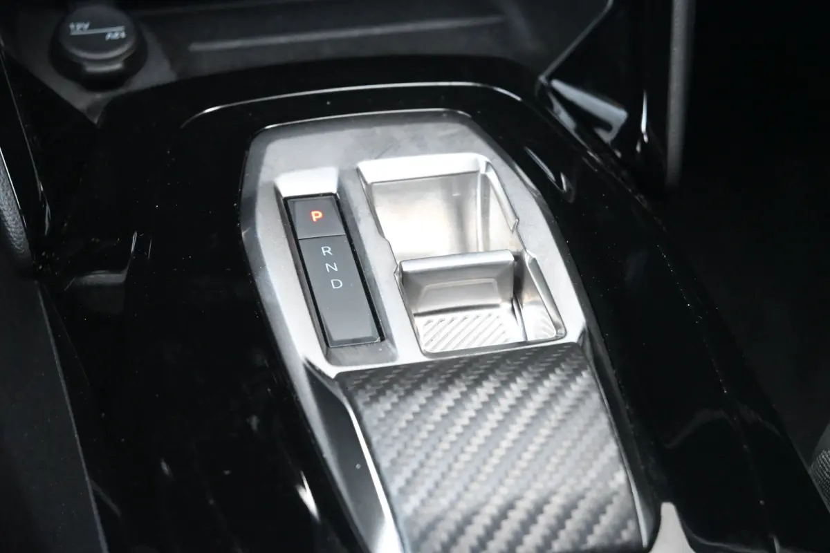1.2 Hybrid 145 Allure Tot 8 Jaar Garantie! | Navigatie | Achteruitrijcamera | Draadloos Apple Carplay & Android Auto | !!