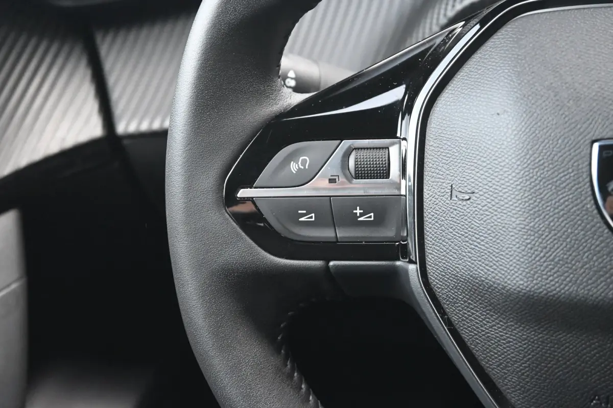 1.2 Hybrid 145 Allure Tot 8 Jaar Garantie! | Navigatie | Achteruitrijcamera | Draadloos Apple Carplay & Android Auto | !!