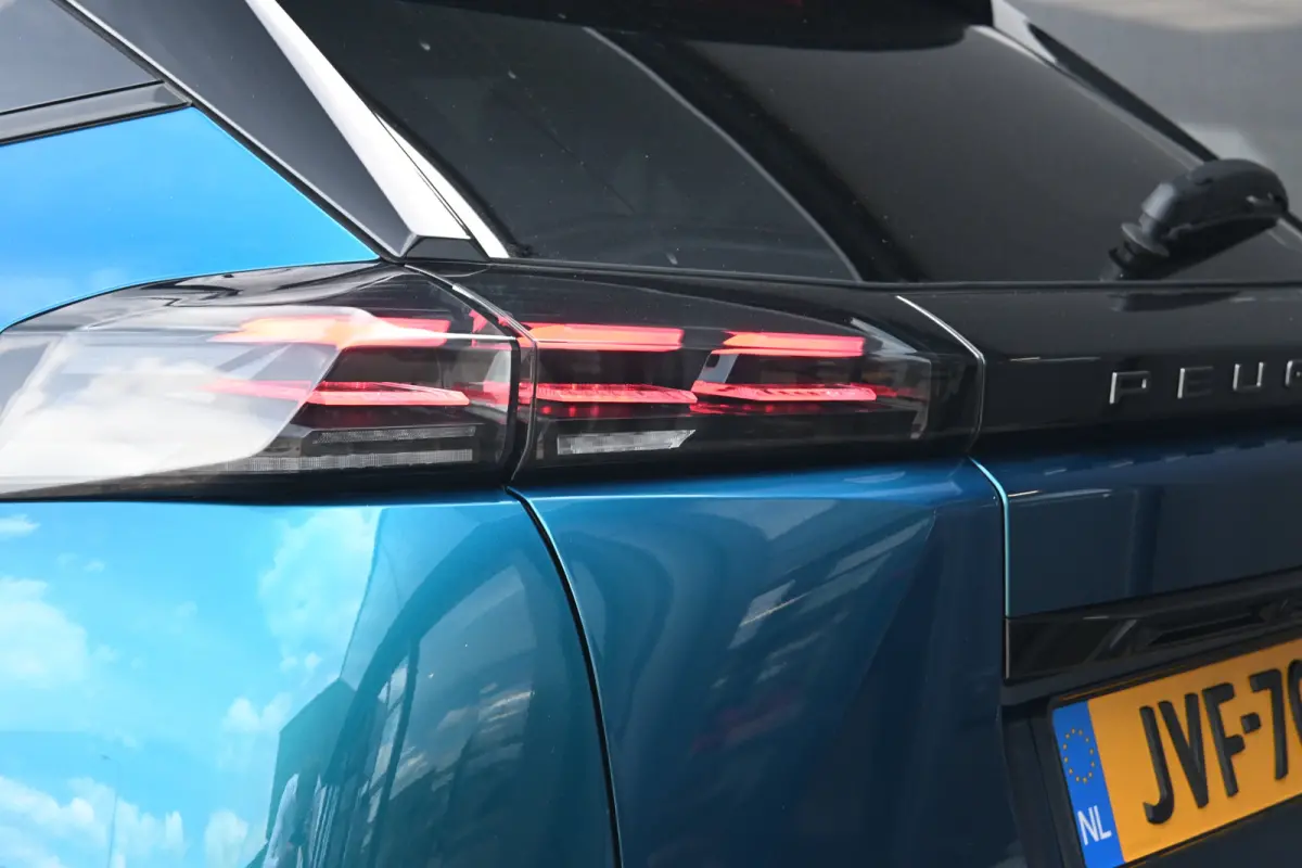 1.2 Hybrid 145 Allure Tot 8 Jaar Garantie! | Navigatie | Achteruitrijcamera | Draadloos Apple Carplay & Android Auto | !!