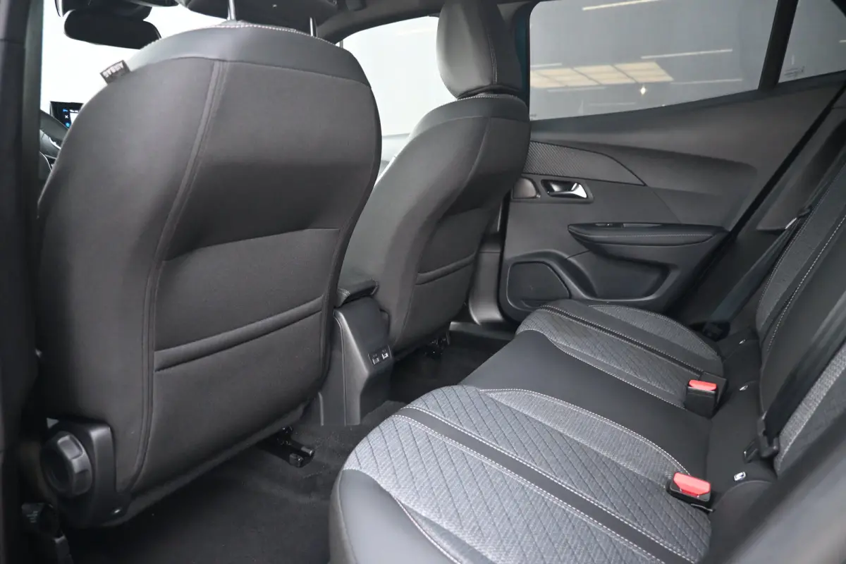 1.2 Hybrid 145 Allure Tot 8 Jaar Garantie! | Navigatie | Achteruitrijcamera | Draadloos Apple Carplay & Android Auto | !!