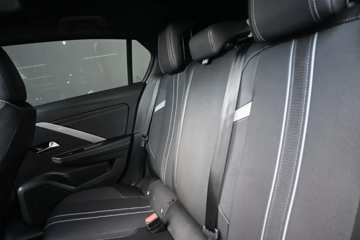 1.2 Turbo Hybrid GS 145pk | Schuif-/Kanteldak | Navigatie | Stoel/Stuurverwarming | AGR-Stoelen | Climate Control | !!