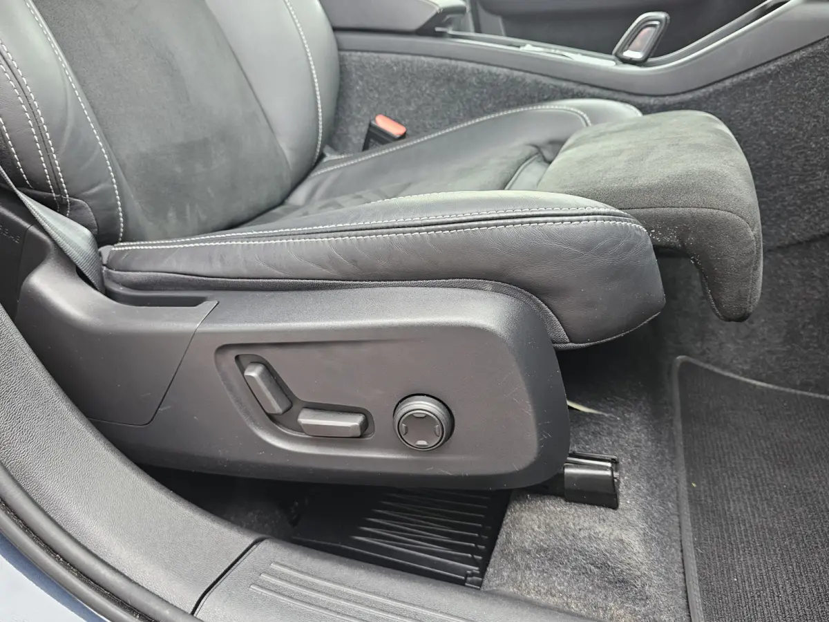1.5 T4 R-Design PHEV | LED | Trekhaak | 360 camera | Elek. stoelen + mermory | Stoelverwarming | Alcantara |