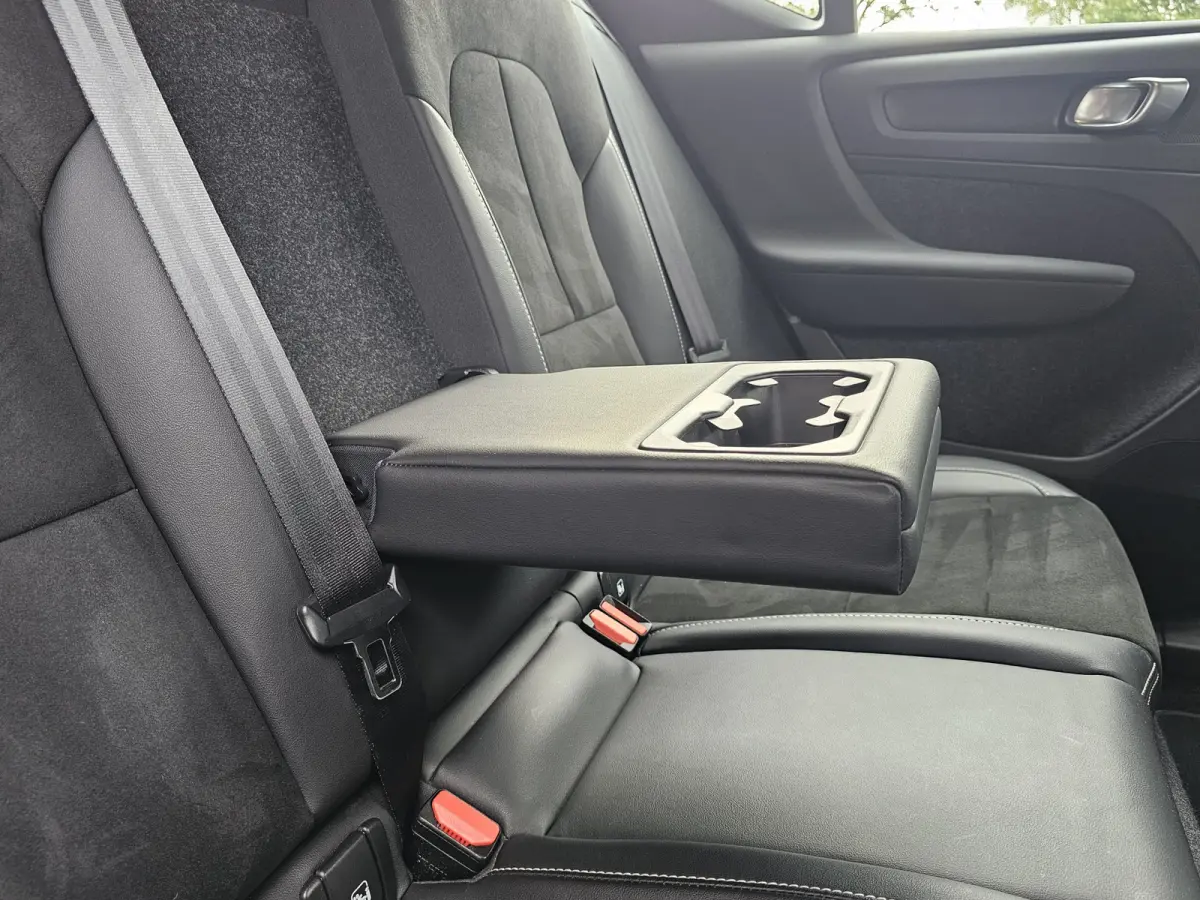1.5 T4 R-Design PHEV | LED | Trekhaak | 360 camera | Elek. stoelen + mermory | Stoelverwarming | Alcantara |
