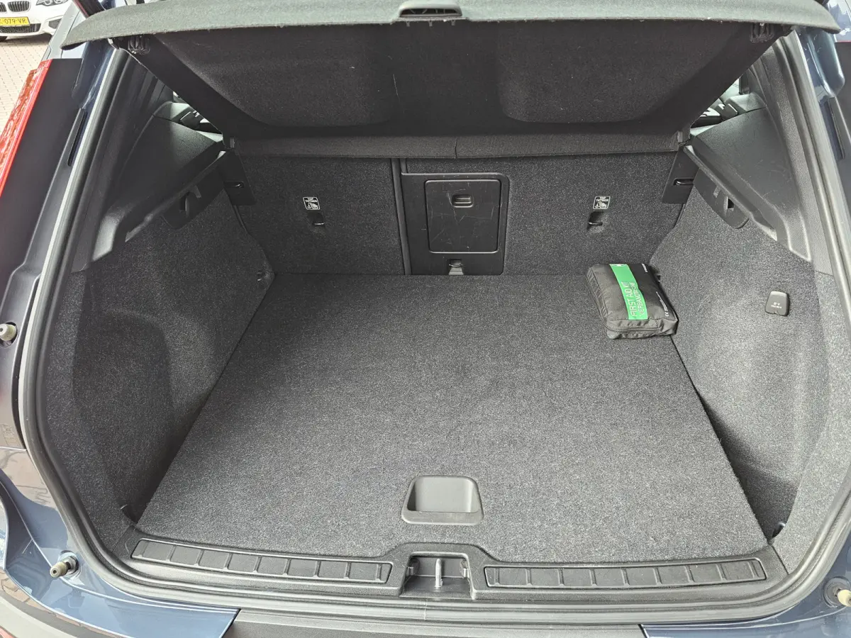 1.5 T4 R-Design PHEV | LED | Trekhaak | 360 camera | Elek. stoelen + mermory | Stoelverwarming | Alcantara |