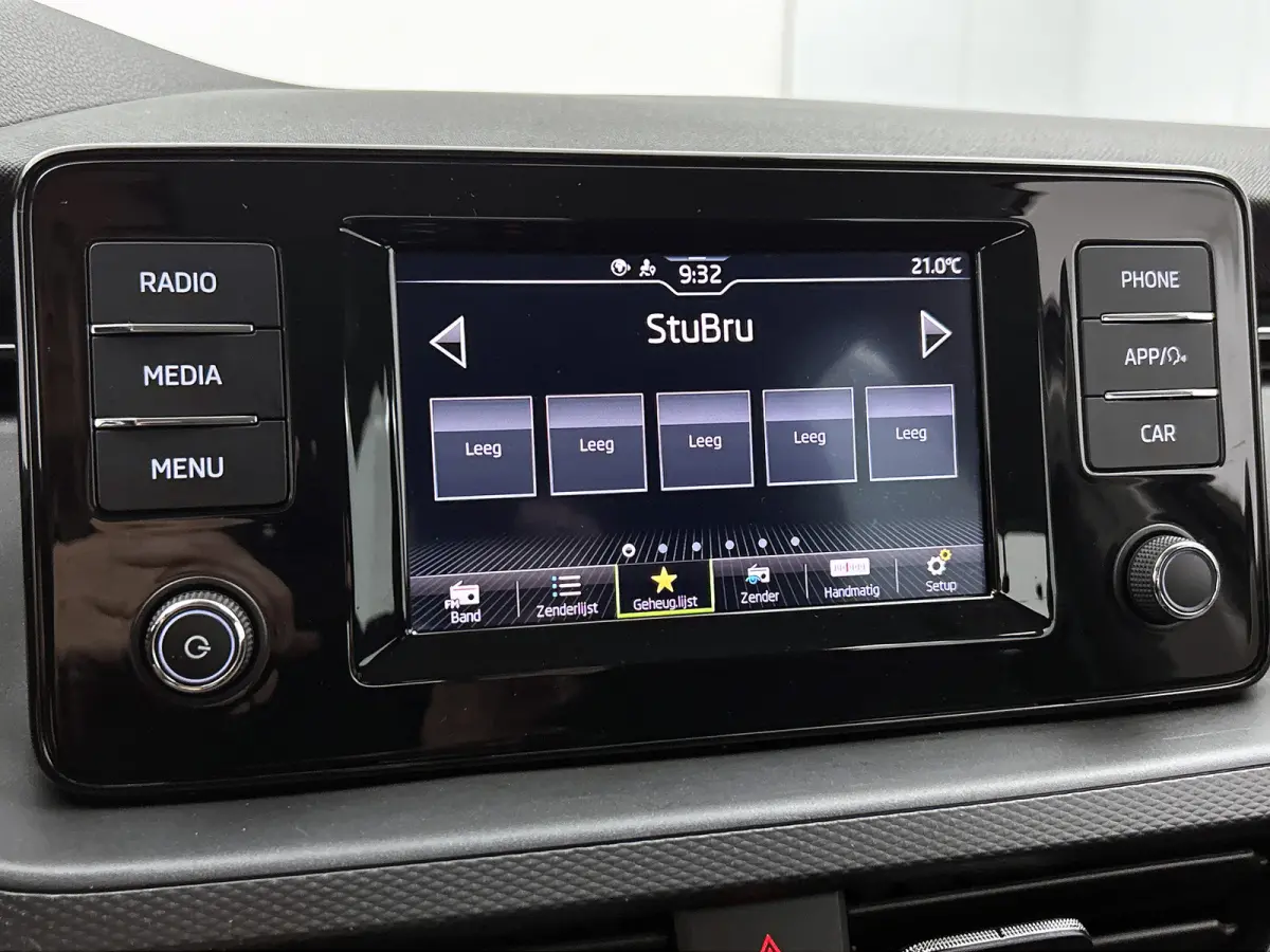 1.0 TSI 111PK Active / Hoge instap / 6Versn. / Pdc. / Airco / Radio multimedia  / Cruis controle / Apk 03-2027