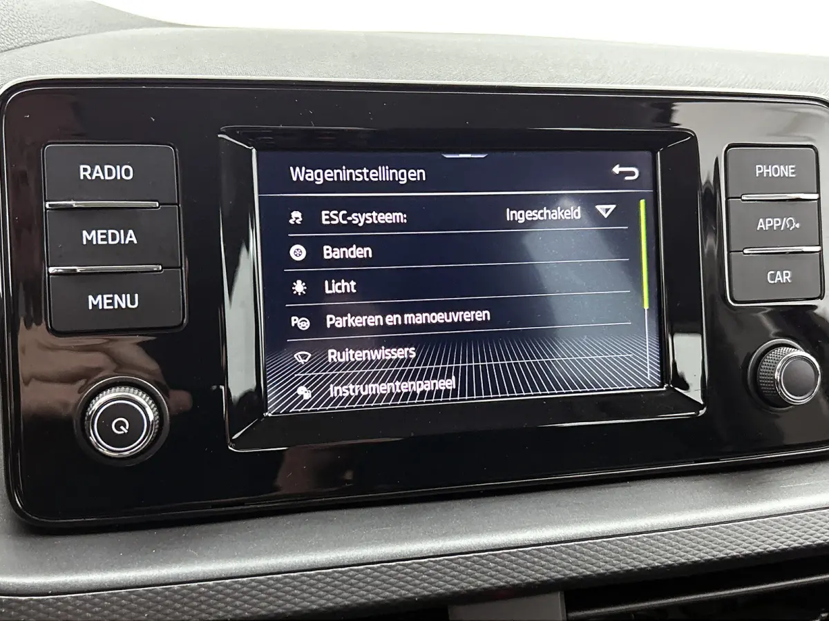 1.0 TSI 111PK Active / Hoge instap / 6Versn. / Pdc. / Airco / Radio multimedia  / Cruis controle / Apk 03-2027