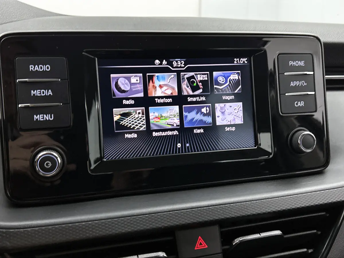 1.0 TSI 111PK Active / Hoge instap / 6Versn. / Pdc. / Airco / Radio multimedia  / Cruis controle / Apk 03-2027