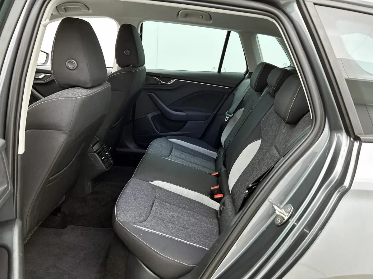 1.5 TSI 150Pk Automaat ACT Business Edition / Trekhaak / Pdc.+Camera / Airco-ecc./ Navigatie / Apk 05-2028