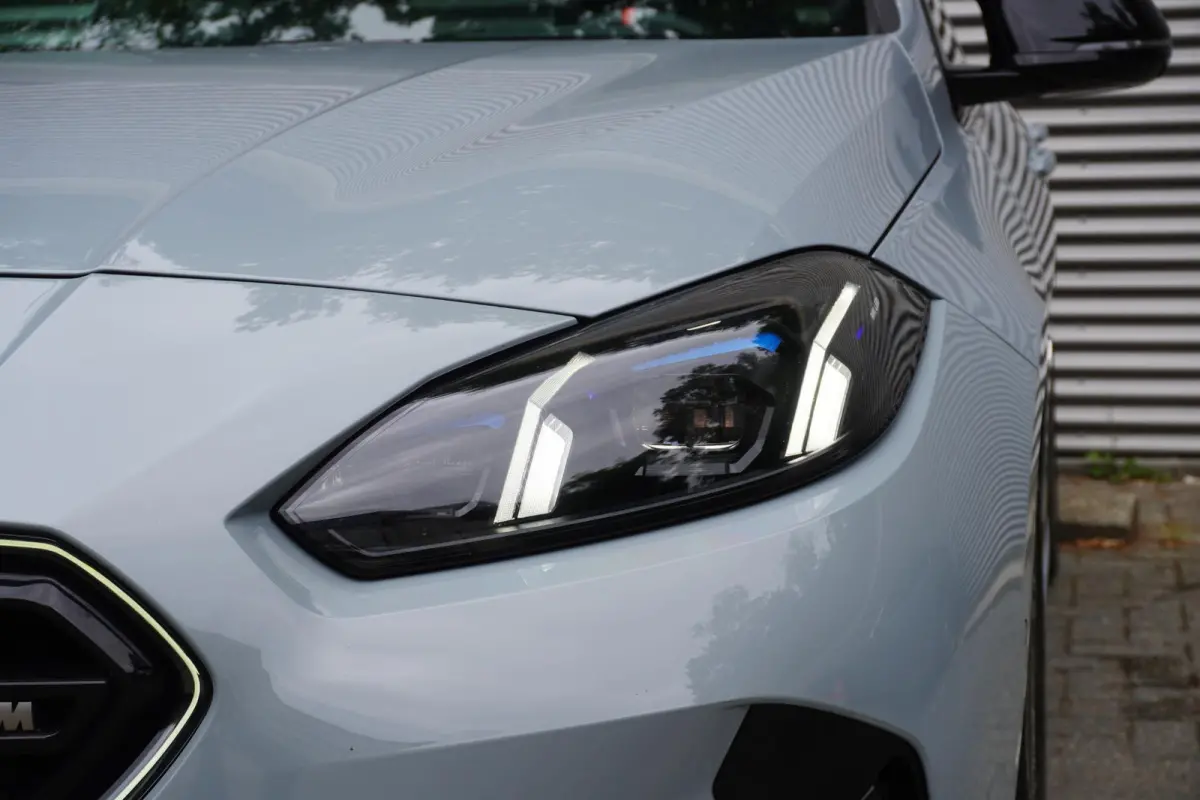 M235 xDrive | M Sportpakket Pro | Innovation Pack | Stuurwielrand verwarmd | Glazen panoramadak | Elektrisch verstelbare stoelen | Driving Assistant Professional | Harman Kardon HiFi Sound s