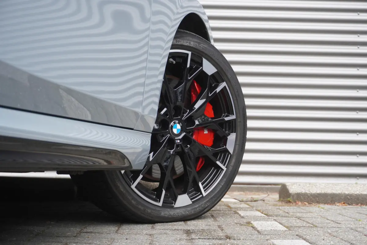 M235 xDrive | M Sportpakket Pro | Innovation Pack | Stuurwielrand verwarmd | Glazen panoramadak | Elektrisch verstelbare stoelen | Driving Assistant Professional | Harman Kardon HiFi Sound s