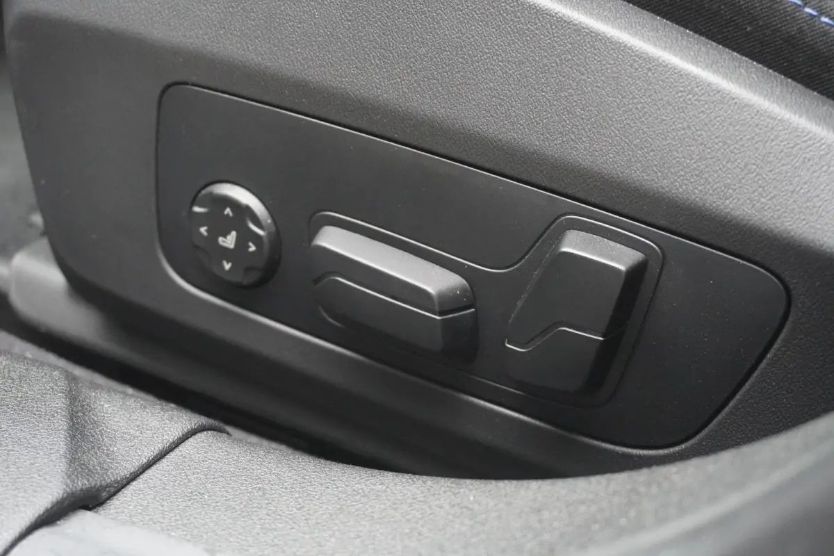 M235 xDrive | M Sportpakket Pro | Innovation Pack | Stuurwielrand verwarmd | Glazen panoramadak | Elektrisch verstelbare stoelen | Driving Assistant Professional | Harman Kardon HiFi Sound s