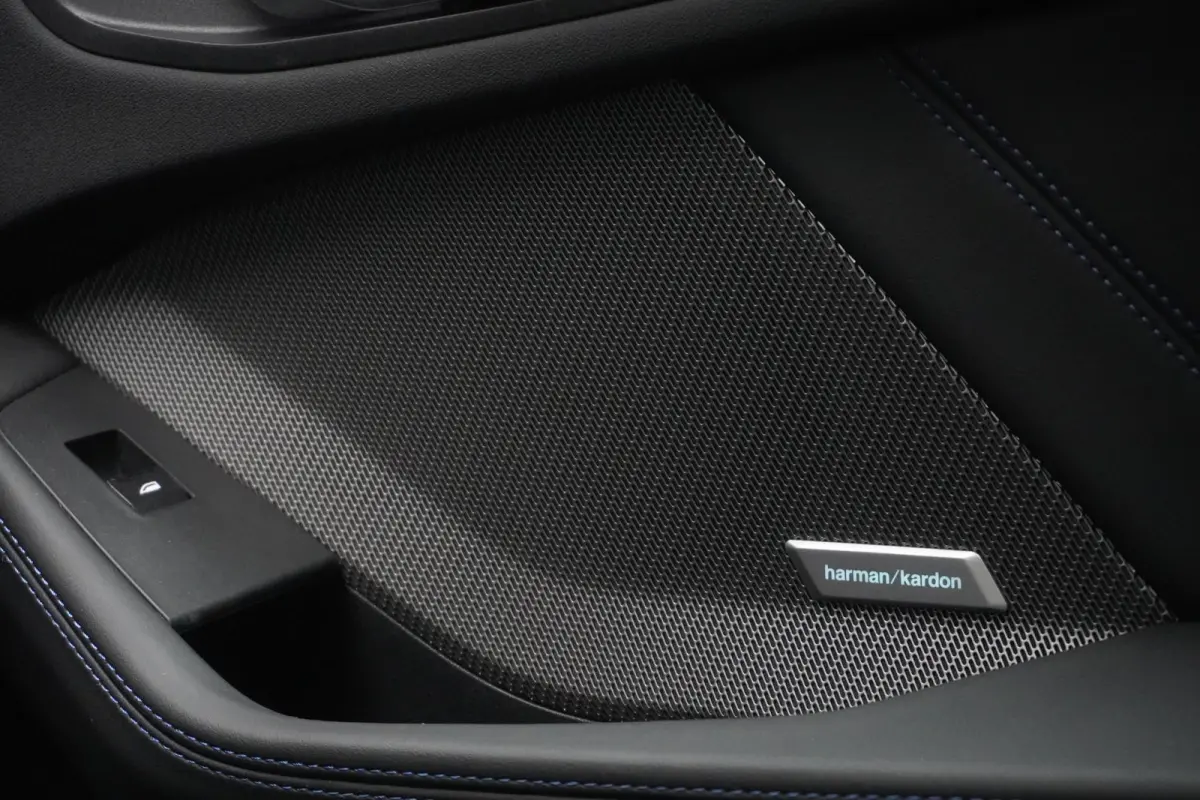 M235 xDrive | M Sportpakket Pro | Innovation Pack | Stuurwielrand verwarmd | Glazen panoramadak | Elektrisch verstelbare stoelen | Driving Assistant Professional | Harman Kardon HiFi Sound s