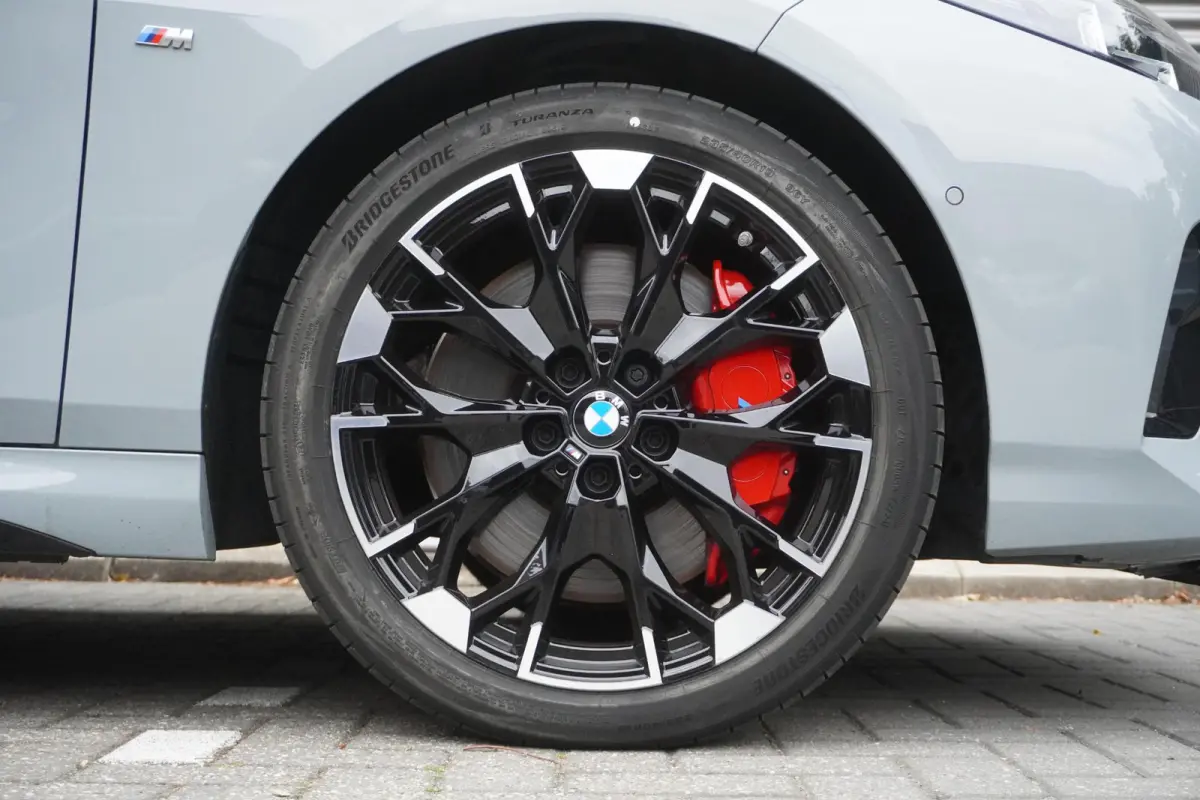 M235 xDrive | M Sportpakket Pro | Innovation Pack | Stuurwielrand verwarmd | Glazen panoramadak | Elektrisch verstelbare stoelen | Driving Assistant Professional | Harman Kardon HiFi Sound s