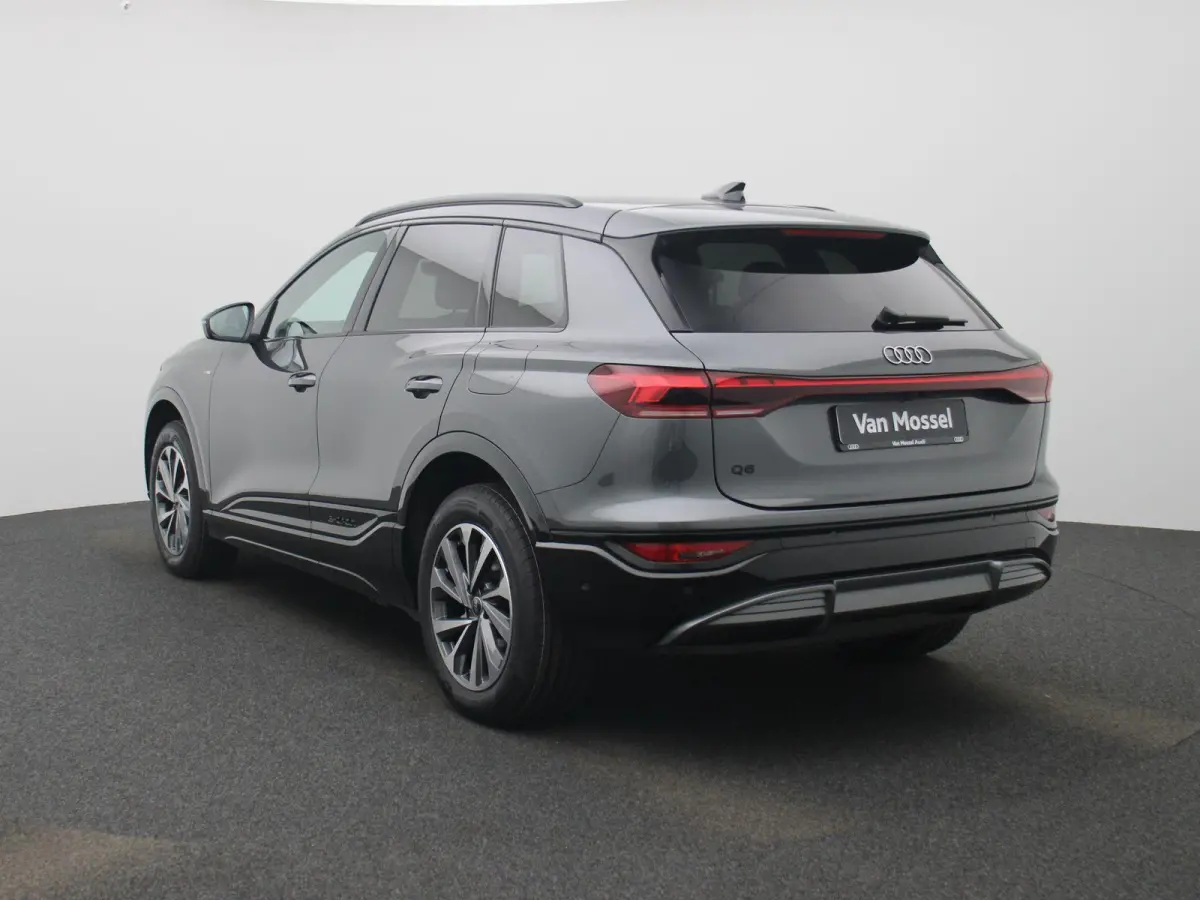 edition performance 100 kWh | Adaptive cruise control | 360 graden camera | Dodehoekdetectie | Stuurverwarming | Climate control | Carbon pakket | Stoelverwarming voor & achter | Warmtepomp 