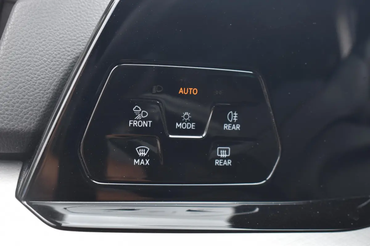 1.0 TSI Life Business BSM | Navigatie | Stuur/Stoelverwarming | Sfeerverlichting | 12 mnd BOVAG garantie | Whatsapp 06-53188999
