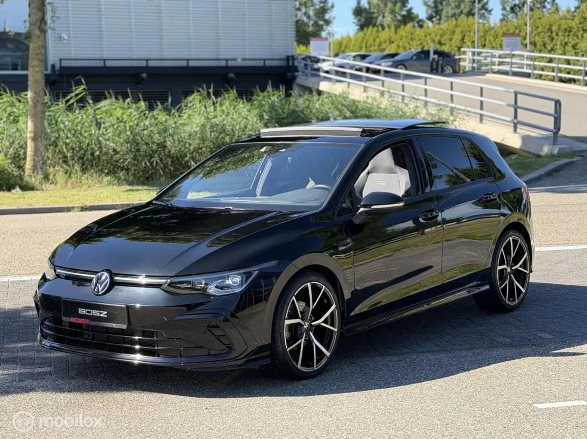 8 1.5 eTSI 3x R-Line DSG PANO IQ SFEER BLACK